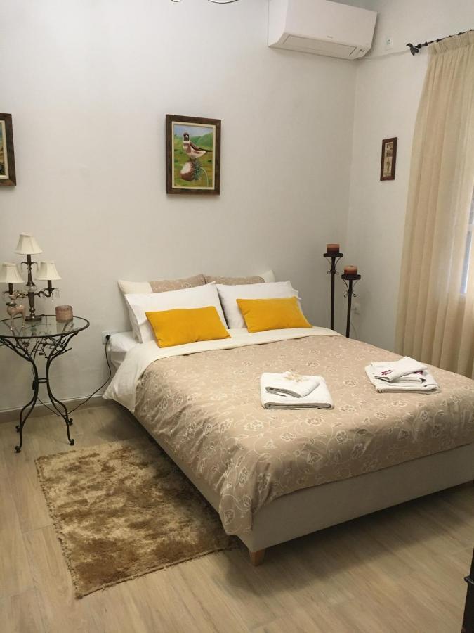 Апартаменты Cozy House With Backyard At Iraklio Attikis Афины Экстерьер фото