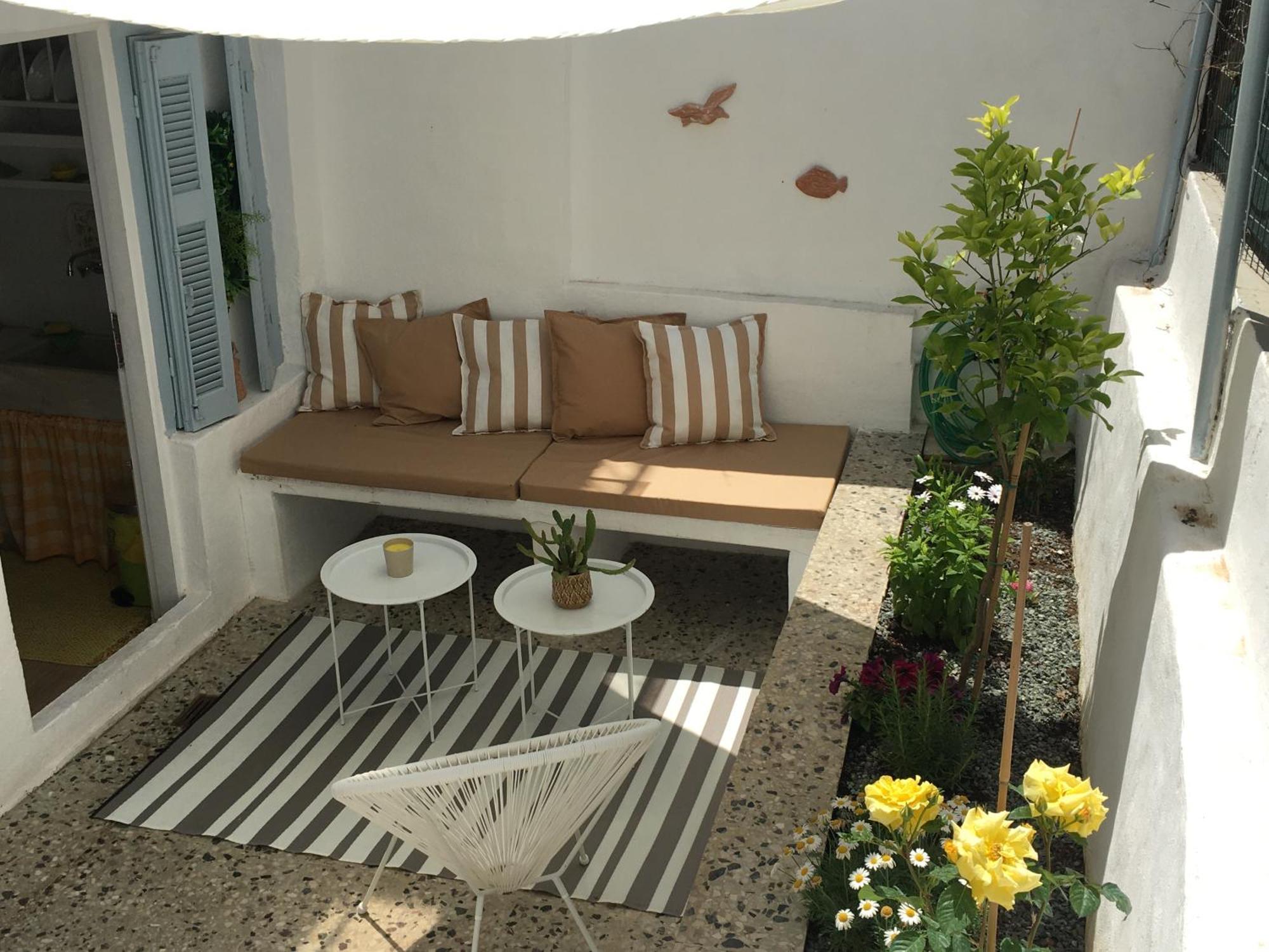 Апартаменты Cozy House With Backyard At Iraklio Attikis Афины Экстерьер фото